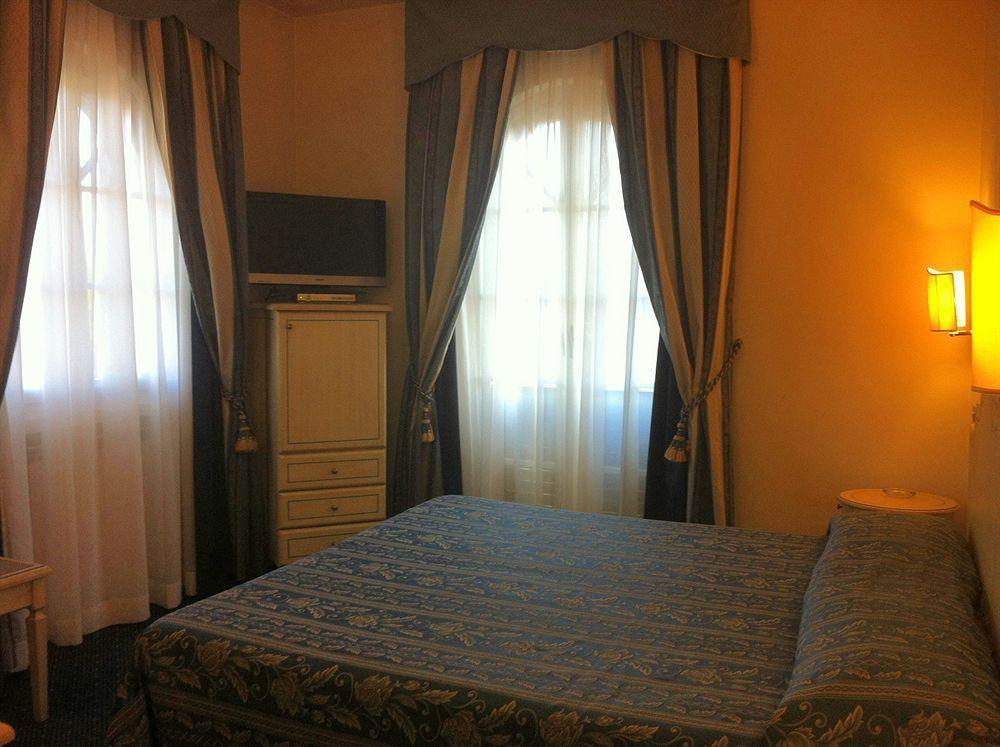 Hotel Goya Форте-дей-Мармі Екстер'єр фото